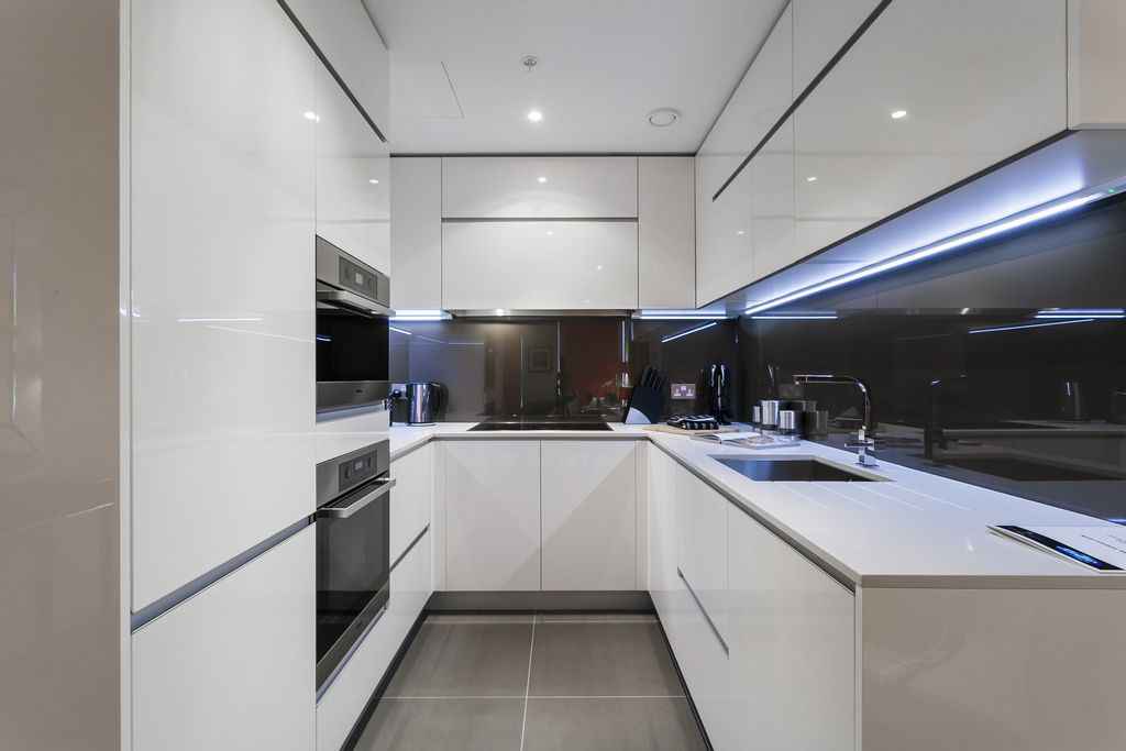 Massive 1 bedroom apartment located in the heart of the Financial District. The bedroom boasts an expansive walk-in closet and lavishly appointed private bath. The bright and open living area effortlessly houses both living and dining room furniture. The gourmet kitchen is outfitted with stainless steel appliance including dishwasher and microwave, endless cabinet space and natural stone counter tops. Fantastic amenity offerings include 150+ channels of free DirectTV and washer/dryer in unit.
Conveniently located just steps from all major subway lines.