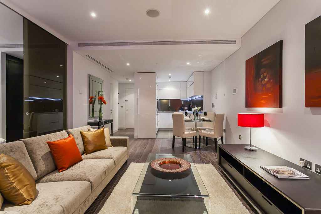 Massive 1 bedroom apartment located in the heart of the Financial District. The bedroom boasts an expansive walk-in closet and lavishly appointed private bath. The bright and open living area effortlessly houses both living and dining room furniture. The gourmet kitchen is outfitted with stainless steel appliance including dishwasher and microwave, endless cabinet space and natural stone counter tops. Fantastic amenity offerings include 150+ channels of free DirectTV and washer/dryer in unit.
Conveniently located just steps from all major subway lines.