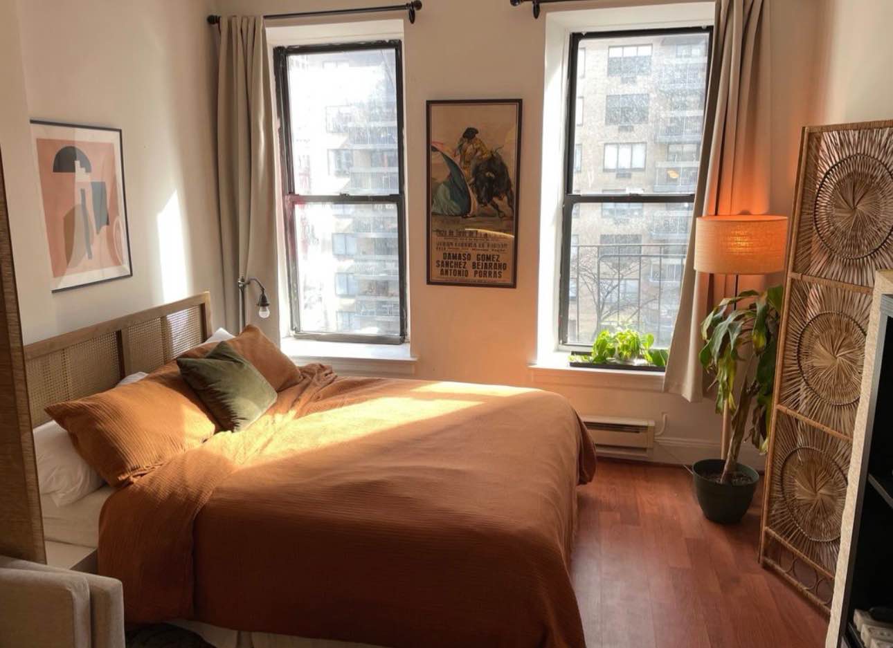 Hey! I’m looking for the right person to take over my apartment. It’s a really nice, calm space with great natural light and a comfortable layout, it’s perfect if you like a clean, peaceful place to come home to.

The apartment is in a solid location, close to transportation, stores, and food spots, so getting around is easy. I’m mainly looking for someone responsible, clean, and respectful who will treat the place well and enjoy living here.

Available for move-in now. If you’re easygoing and looking for a place that actually feels like home, this could be a great fit.

Message me and tell me a bit about yourself 🙂
