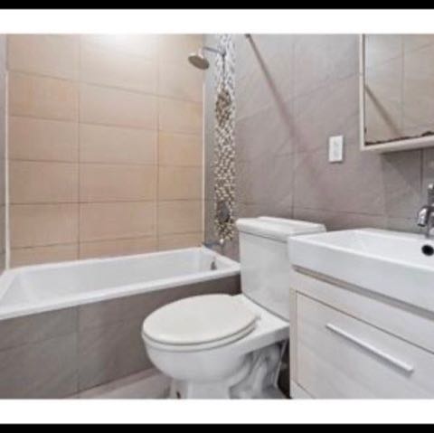 Hi everyone - we have a room that just became available in our 3 bed/1bath Bed-Stuy apartment.
Move-in: You could move in anytime between June 20-July 1
Rent: $950
About the space: The apartment is on the first floor of a nice brownstone building with a renovated kitchen and bathroom. The room fits a twin bed (I can leave mine for you, for free!) and desk and has a large window looking out on some trees, and gets nice sunlight. There are lots of coffee shops, grocery stores, and restaurants near by, and it’s a 7-minute walk from the nearest subway station (G train). Also, a 5-minute walk from a beautiful park.
About the roommates: We’re two women in our late twenties - friendly, clean, and considerate 🙂 We enjoy grabbing drinks, watching movies, and going to shows in our free time.
About you: We’re looking for a considerate, easy-going, and friendly woman in their 20s/30s. We’d love to have an occasional movie night or grab drinks! Sorry, no pets, please.
Requirements to move in: Last two paystubs, first month’s rent and security deposit, credit check (from landlord) and copy of ID. We're looking for someone to sign a year long lease.
Reach out if you're interested or have any questions!