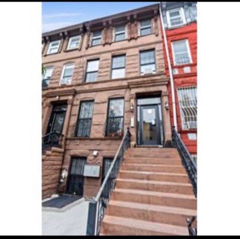 Hi everyone - we have a room that just became available in our 3 bed/1bath Bed-Stuy apartment.
Move-in: You could move in anytime between June 20-July 1
Rent: $950
About the space: The apartment is on the first floor of a nice brownstone building with a renovated kitchen and bathroom. The room fits a twin bed (I can leave mine for you, for free!) and desk and has a large window looking out on some trees, and gets nice sunlight. There are lots of coffee shops, grocery stores, and restaurants near by, and it’s a 7-minute walk from the nearest subway station (G train). Also, a 5-minute walk from a beautiful park.
About the roommates: We’re two women in our late twenties - friendly, clean, and considerate 🙂 We enjoy grabbing drinks, watching movies, and going to shows in our free time.
About you: We’re looking for a considerate, easy-going, and friendly woman in their 20s/30s. We’d love to have an occasional movie night or grab drinks! Sorry, no pets, please.
Requirements to move in: Last two paystubs, first month’s rent and security deposit, credit check (from landlord) and copy of ID. We're looking for someone to sign a year long lease.
Reach out if you're interested or have any questions!