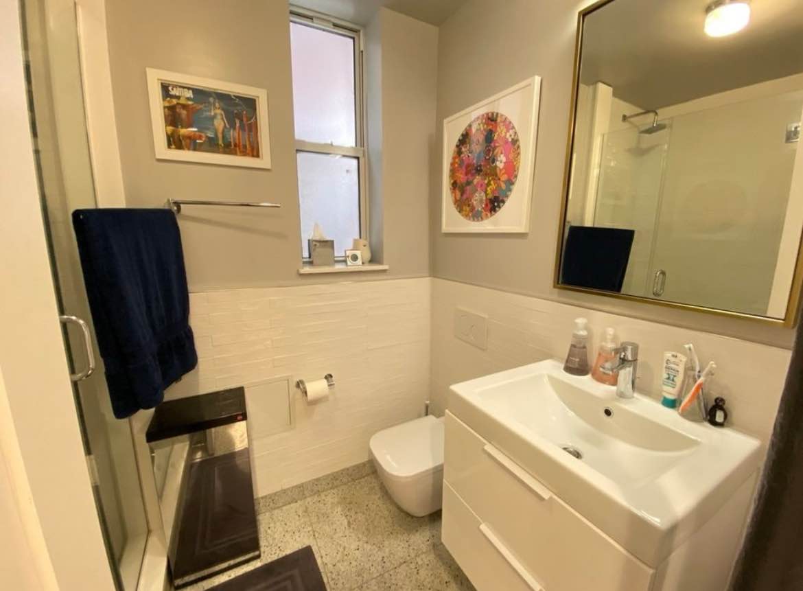 Looking for someone to occupy my private apartment. It's the top floor of a 3-story building, so you get some privacy. The place has wood floors in living area and bedroom. High ceilings, making it feel comfy and open, plus you'll get plenty of natural light flooding in. Living here puts you right in the mix lively scene, with parks, restaurants and bars nearby.
Apartment is 1 block away from the train. Lived here for over 5 years and absolutely love this apartment and neighborhood.

I work in tech publishing - I love movie nights, dinners with friends, long walks around the city, and all manner of arts and crafts.

Seeking someone that is easy-going, clean and transparent.

Thank you    Email address:  Gabrielissac35@outlook.com