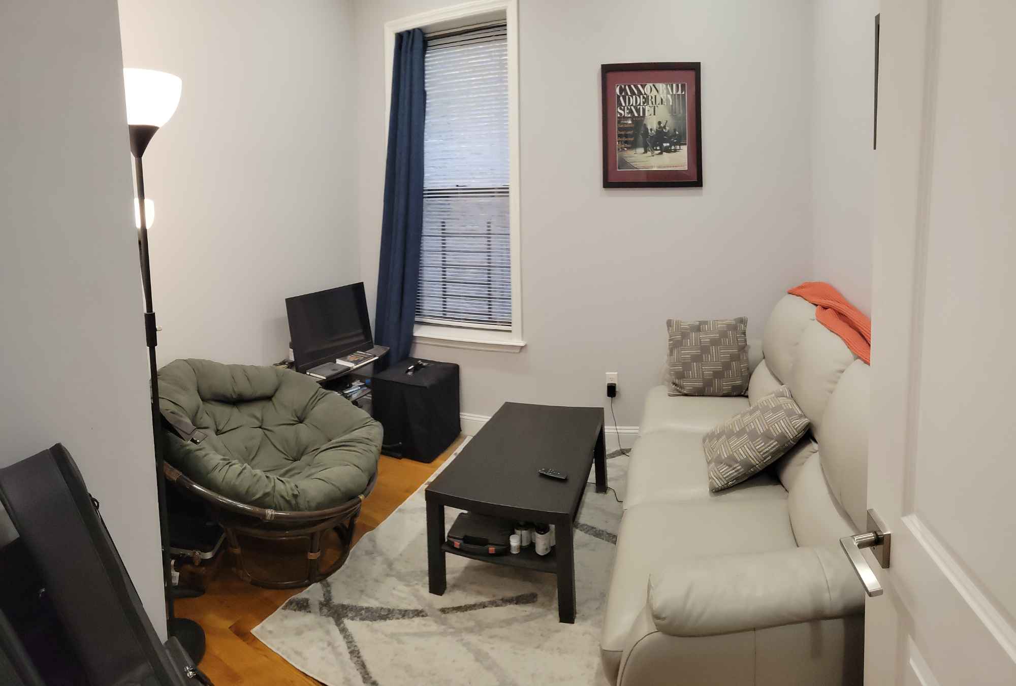 Available 10/1
Rent is 1600 with 1.5 FREE MONTHS. So net rent of 1400 over 12 months.
Looking for a roommate for my apt in Bushwick bordering Bedstuy.
No sublets, must be able to sign a 1 year lease. Must be approved and sign before 9/1.
Spacious bedroom, separate living area. Small dishwasher, roof deck. Very close to L, J, and A/C trains
Bushwick-Aberdeen L is the closest train, 4 min walk.
I am an extremely clean, thoughtful and considerate roommate.