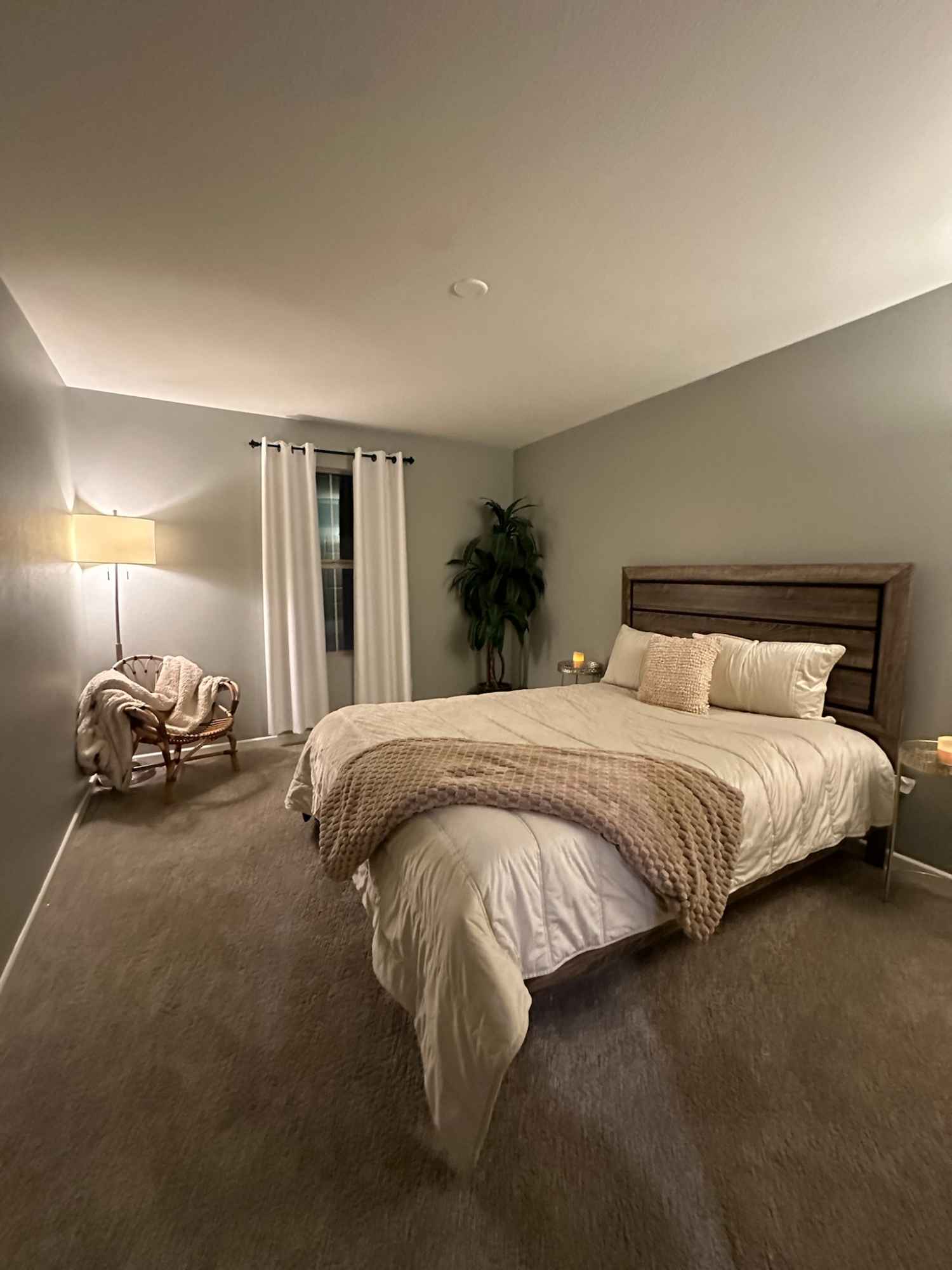 What's a typical day like?
A typical day here is pretty relaxed. I like to keep things peaceful, so it’s a quiet atmosphere. People are respectful of each other’s space, and there’s a balance between enjoying the common areas and having time to yourself. I tend to stick to a clean and organized routine, so the house stays comfortable for everyone.

What do you wish you had known before moving in?
Before moving in, I think it would’ve been helpful to know just how important clear communication is in a shared living space. It’s always nice to discuss things like house rules, shared responsibilities, and expectations upfront. But overall, it’s been a smooth and pleasant experience once we got on the same page!