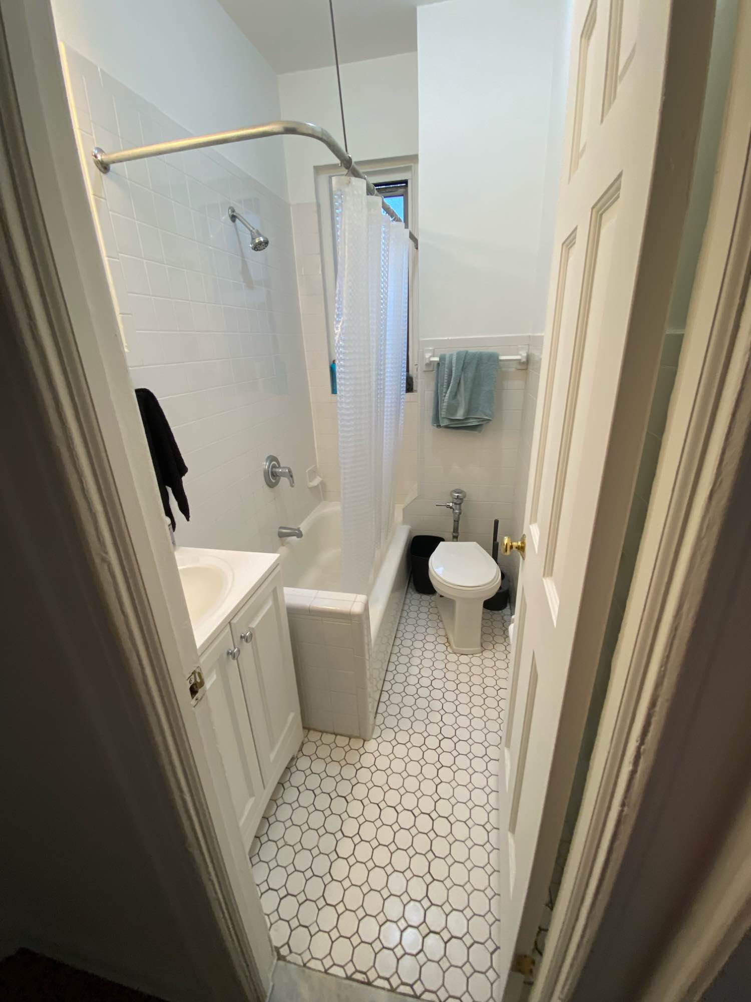 Looking for someone to join the lease for this HK apartment. It is a great location, close to practically every train and in a busy neighborhood but still removed enough that it doesn’t feel like you’re surrounded by tourists. Tons of fun bars and restaurants in the area, and a quick walk to any Broadway show, if that’s your vibe.
I’m an actor/comedian who’s been in the city for just over three years, two of them in this apartment. I’m a very low-key roommate, just looking for someone able to take care of their half of the rent/utilities and keep the space tidy.