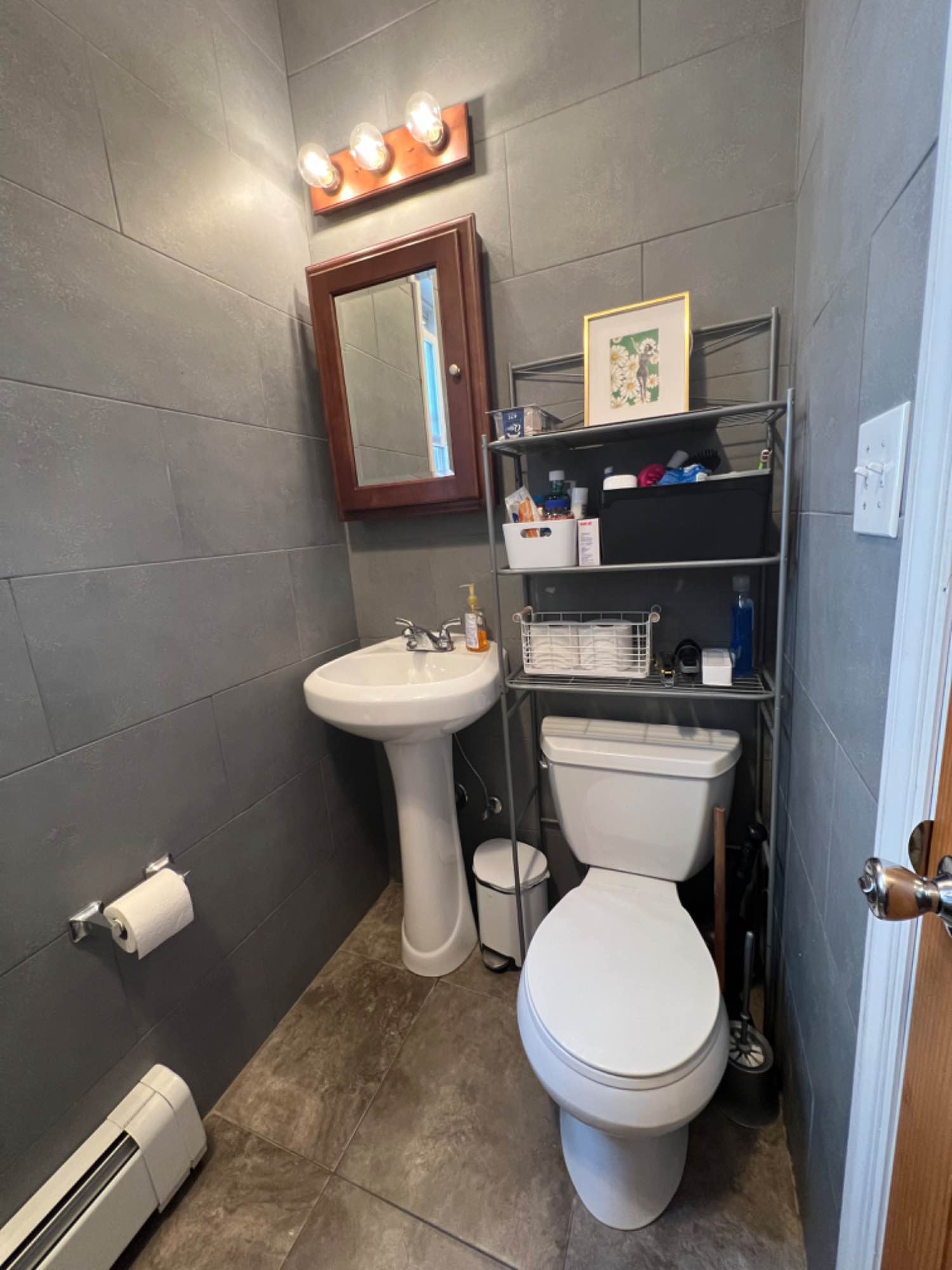 Cozy two bedroom apartment in Ridgewood. 