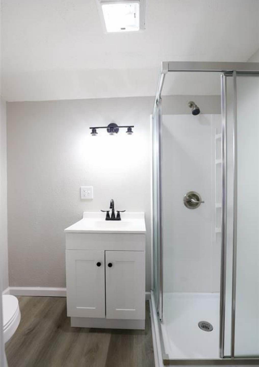 Hello I’m a private landlord,I got different houses available for rent  with immediate move in,Utilities included inbox me directly via 1 (269) 340-9346 for more information about the  properties

NOTE APPLICATION IS REQUIRED BEFORE VIEWING AND APPLICATION FEE IS $60