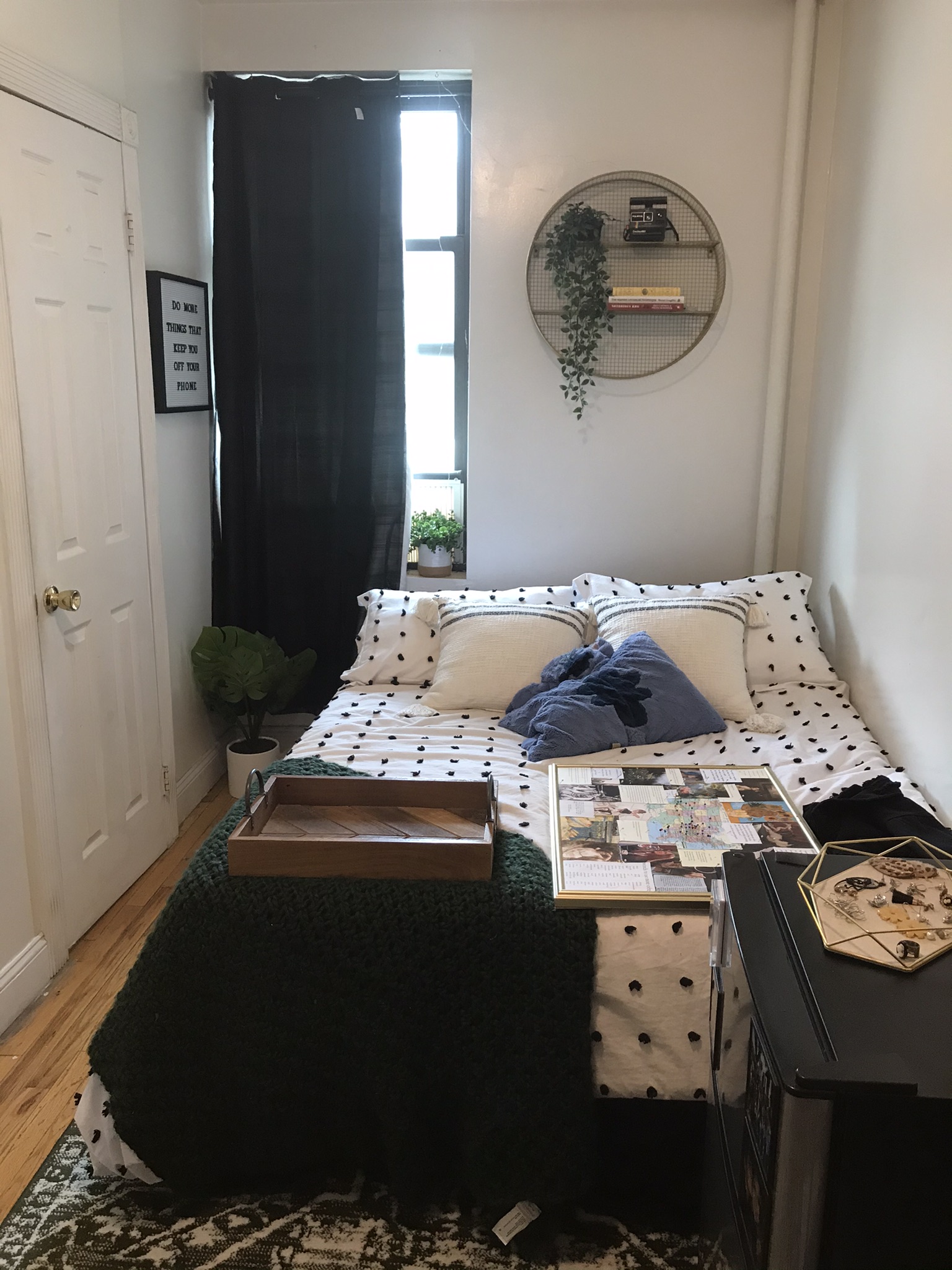 Two rooms available, each @ $847/mo.:

Room 1: Approximately 105 square feet. 1 large window. Private bathroom.
Room 2: Approximately 163 square feet. 2 windows. Large closet. Shared bathroom.

Elevator building. Dishwasher. Laundry around the corner. A train on the corner (177th Street) and 1 train a few blocks away. Brand new shopping center across the street with Marshalls, Gap, Blink Fitness, FineFare Supermarket, restaurants, etc. Planet Fitness just a block away.

Thanks!