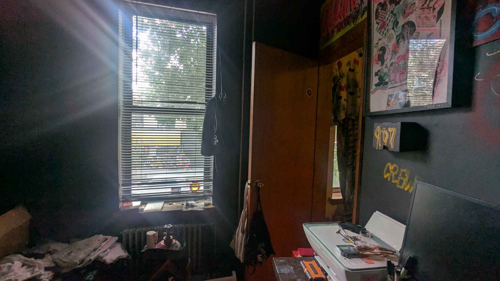 One bedroom plus private office available in a two bedroom. Bed and desk are included. Utilities included in the rent as well.
Apartment is in a small building with just two other units one above and below.
Room gets plenty of sunlight especially later afternoon.
One bathroom that we share.
About Me: I am in my late 30s and have lived here for over 10 years. I have a day job that is hybrid and in my spare time work on passion projects. Very into art, film, video games and yoga.
About You: Let me know your work schedule, why you are moving, a bit about yourself and some social media links
Proof of Income required
Available December 1st.
First month’s rent and deposit to move in-$2,800