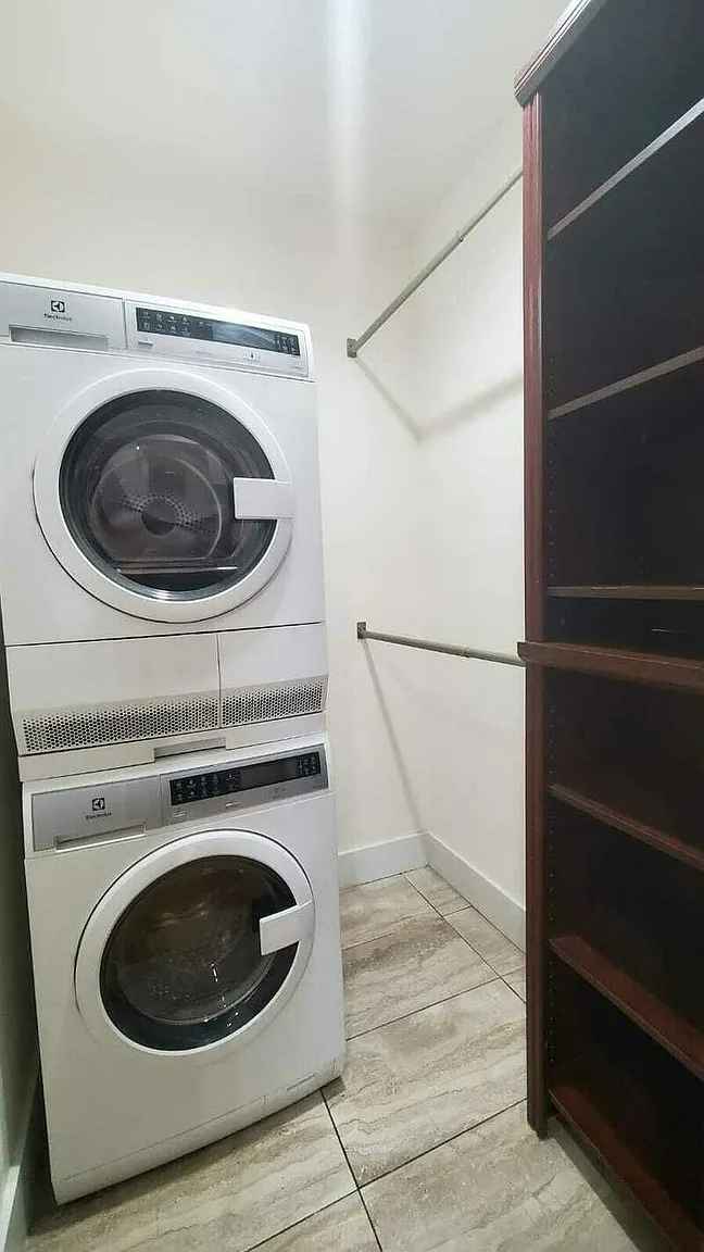 ✨ Central Harlem 3BR/1Bath $3550/month sublet (6 months)

We are moving out of our spacious and modern 3-BR/1-Bath Harlem apartment. It will be available to sublet on or after 11/15/25, with and end date of 5/31/26. Management is open to offering a lease for qualified subletters.

This is an awesome ground floor unit in Central Harlem, great for students commuting to Columbia University and CCNY, or professionals who want and affordable place to live with access to major subway lines going downtown. It is a short walk to A/B/C/D and 2/3 subway lines, and just a couple blocks to Whole Foods, Trader Joe’s, target, as well as neighborhood restaurants on Malcolm X or Frederick Douglass.

The unit has recessed lighting, washer/dryer in-unit, dishwasher, and an open layout with natural light. Front door has an intercom to receive orders. Also its a pet friendly building 🐾

Reach out for a video tour, or to schedule a viewing — happy to provide details and connect you with management to get verified.