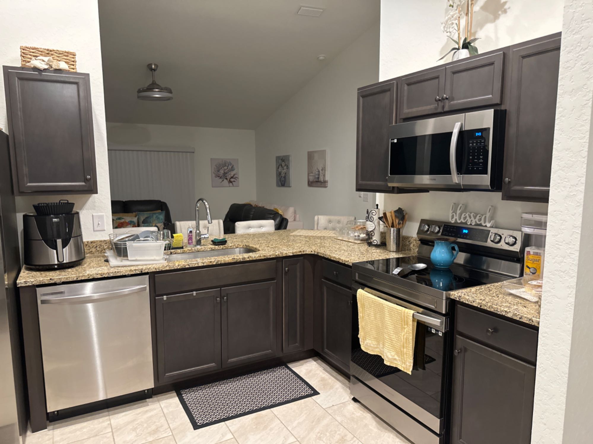 I require a serious, educated person who knows how to live together.