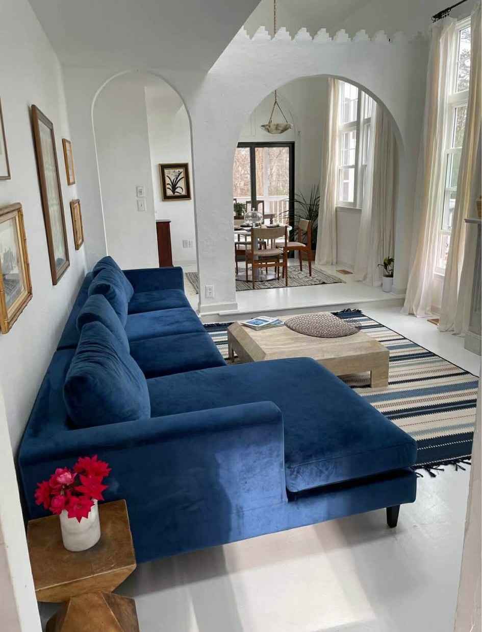 Urgent: Lease Takeover - Master Bedroom in Shared House (Female Only) Urgently looking for a reliable, female tenant to take over lease as tenant is moving back to her home country. Location: Sterling, VA Ferguson Court Monthly Rent: $1,200/month ( ALL utilities are included! This covers electricity, water, sewer, internet, and garbage.) The Space: One large master bedroom on the second floor of a shared house. Access: Shared upstairs bathroom with one female housemate. Full access to shared kitchen, living room, laundry, screened porch, and backyard. Move-in: ASAP / Flexible. Requirements: Must pass landlord’s standard credit and background checks. Female applicants only. Interested? Send a private message and questions are welcome