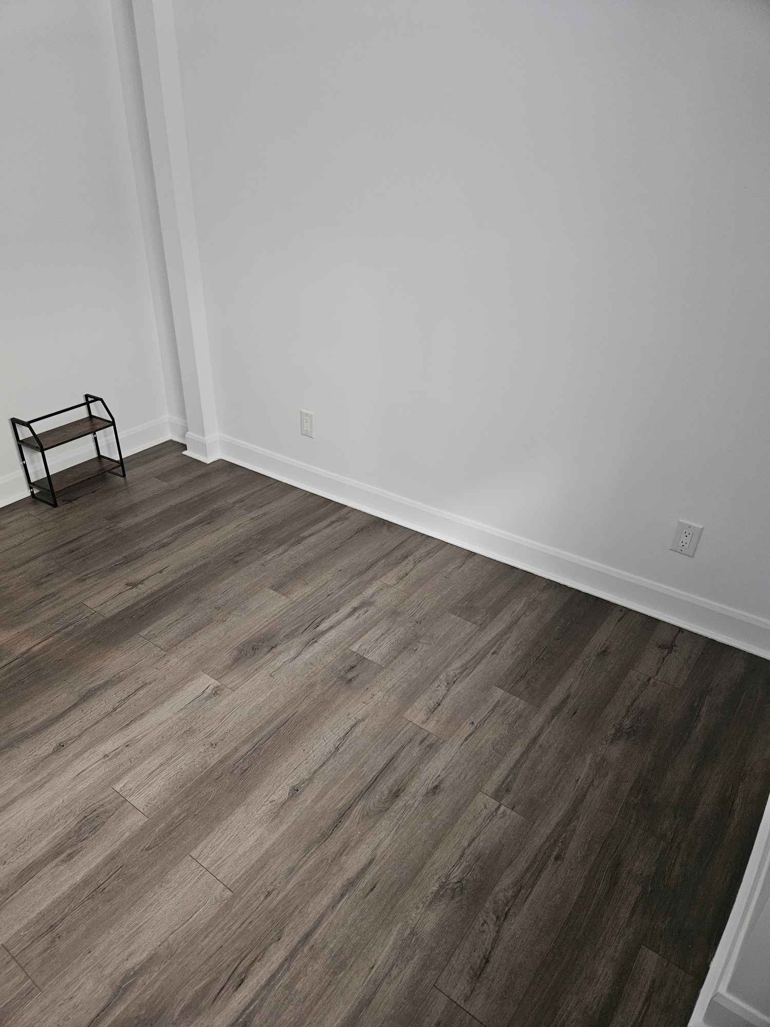 Hi 
I'm looking for a clean quiet and chill roommate to share my beautiful place
Peace