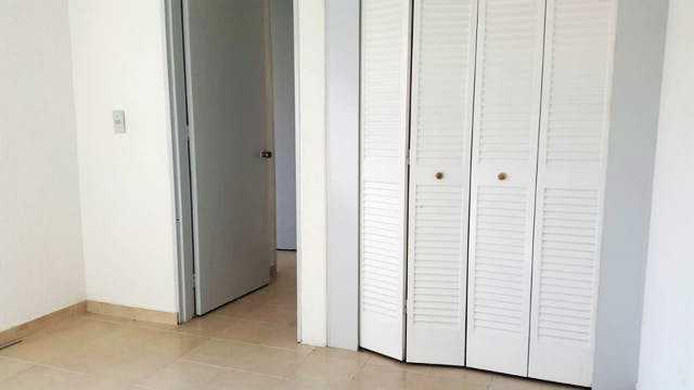 ¡Espacio listo para que te mudes!

Buscamos compartir idealmente con una chica estudiante y/o profesionista (rutina godín), ordenada, que le guste mantener los espacios limpios, respete los acuerdos ya establecidos y que en definitiva le guste la zona/colonia.

La habitación tiene un clóset; resto sin amueblar.

Áreas comunes amuebladas y habilitadas para su uso.  

Por reglas del condominio NO SE PERMITEN MASCOTAS, VISITAS NI FIESTAS.

La ubicación permite movilidad por Metro(Revolución), Metrobús (Revolución, Av. México Tenochtitlán, Plaza de la República) y ECOBICI. 

El costo incluye únicamente el hospedaje (habitación) + servicios de: gas, agua, luz, wifi/telefonía (TELMEX).
 
ADICIONAL: Pago de limpieza (a negociar; ya que si tu limpias se elimina este costo)/ insumos de limpieza y agua para consumo (actualmente la compramos entre todos pero si decides tener tu agua aparte no es problema).
