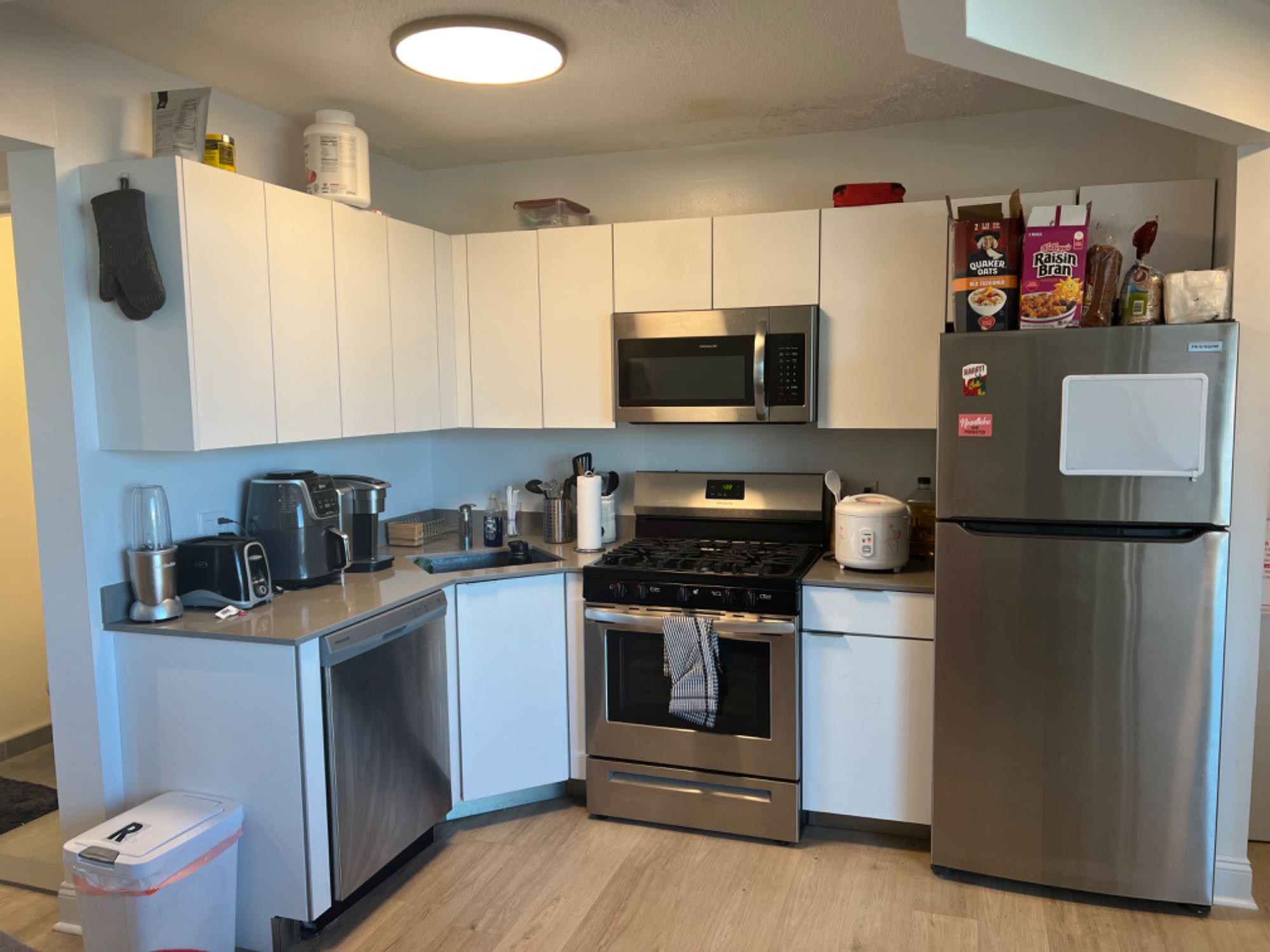 1BR and half bathroom available in a 3 bedroom/1.5 bath in The Crossing at Quintet NYC and within walking distance to the 96 Street Q train and 103rd Street 6 train. Move in date August 1st. My studious roommate (doing her PhD) and I  are looking for a third roommate. We’re pretty low-key and are looking for someone who is friendly and tidy!
