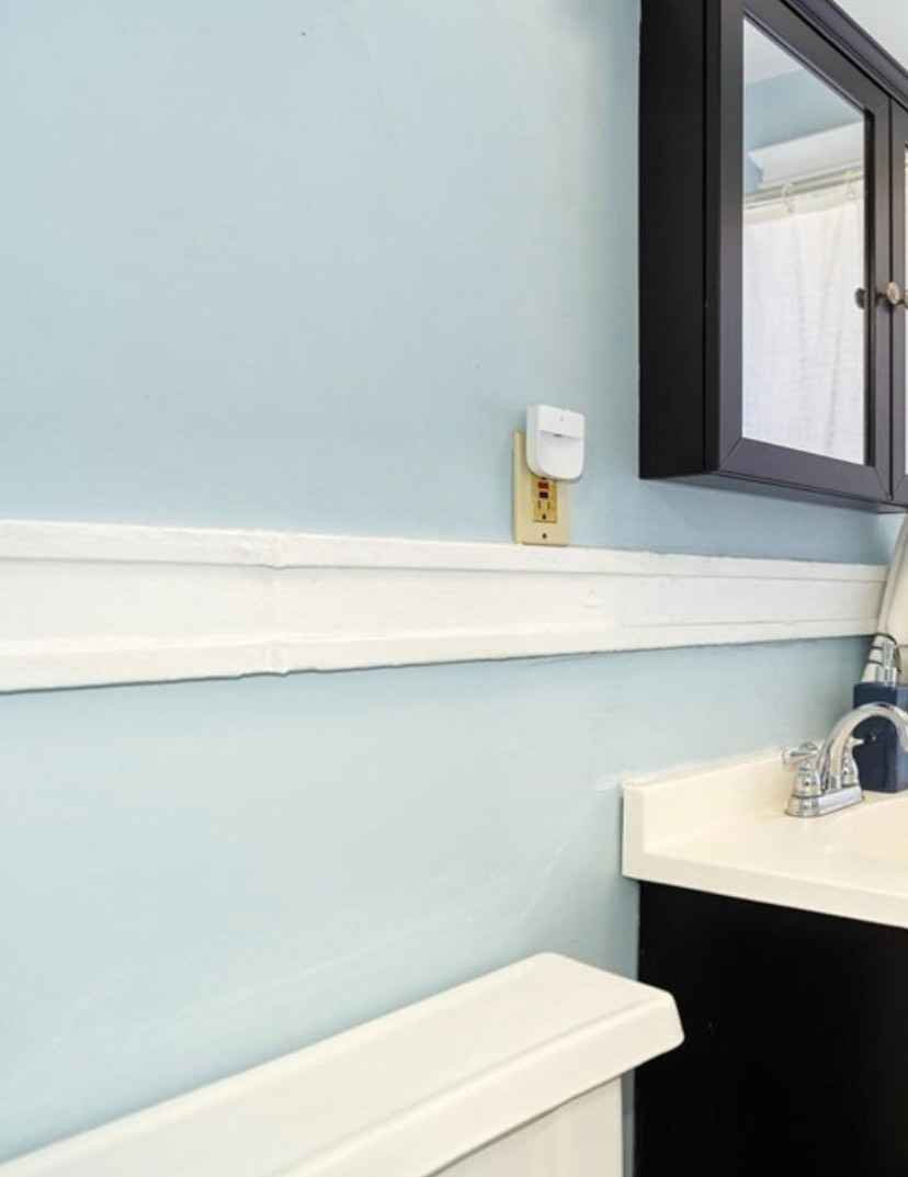 Cozy studio Apartment Available! Email Joshcaw2@gmail.com for details.