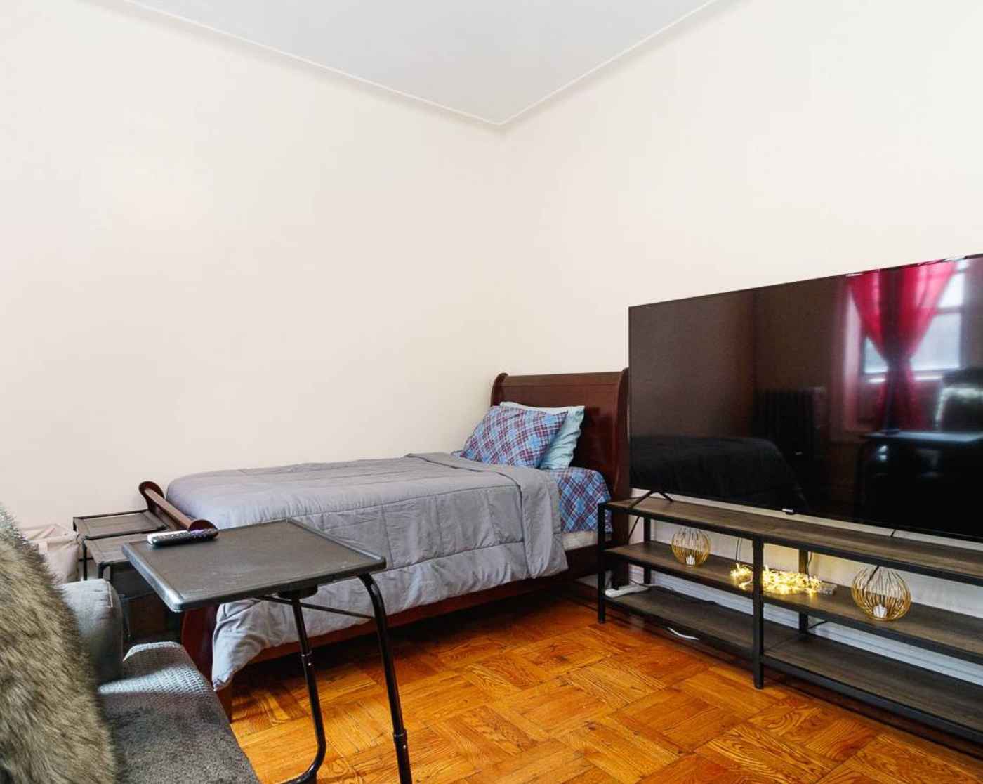 What’s a typical day like?
I work from home and usually keep to myself. I’m quiet, respectful, and I like to keep the space clean and peaceful. I occasionally go out to run errands or take a walk in the neighborhood.
What do you wish you had known before moving in?
That clear communication and mutual respect make a huge difference when sharing a space. It’s important to be upfront about expectations from the start.