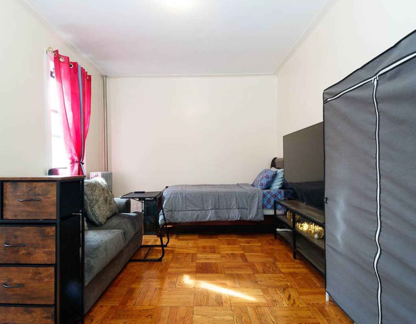 What’s a typical day like?
I work from home and usually keep to myself. I’m quiet, respectful, and I like to keep the space clean and peaceful. I occasionally go out to run errands or take a walk in the neighborhood.
What do you wish you had known before moving in?
That clear communication and mutual respect make a huge difference when sharing a space. It’s important to be upfront about expectations from the start.