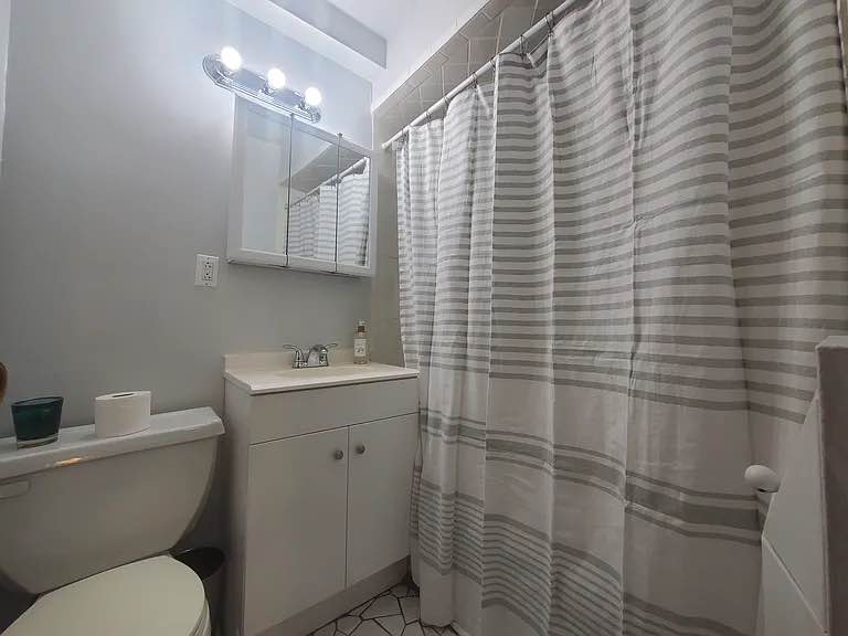 Very exquisite furnished one bedroom for rent
This unit is offered furnished. Gas + electric + water + sewer + trash + internet and use of furniture are included in the rent price. 
You can  email on (murraysnicole@outlook.com) for more information and how to secure and move in.