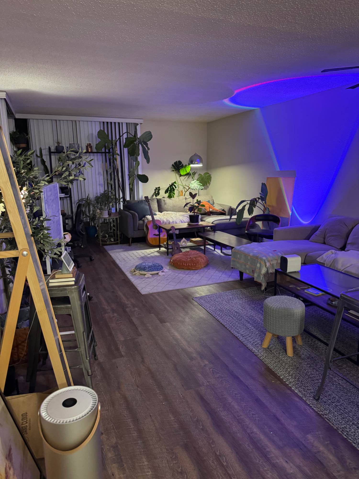 Marina del ray. 1bd/1bath. I’m living on the harbor. 10 mins from beach. Elevator to 3rd floor. Loaded with amenities like gym, pools, sauna, kayak, bikes, tennis, jacuzzi, bbq

Subletting available nov 6 to Dec 15. I pay a lot more for rent. Taking best offers