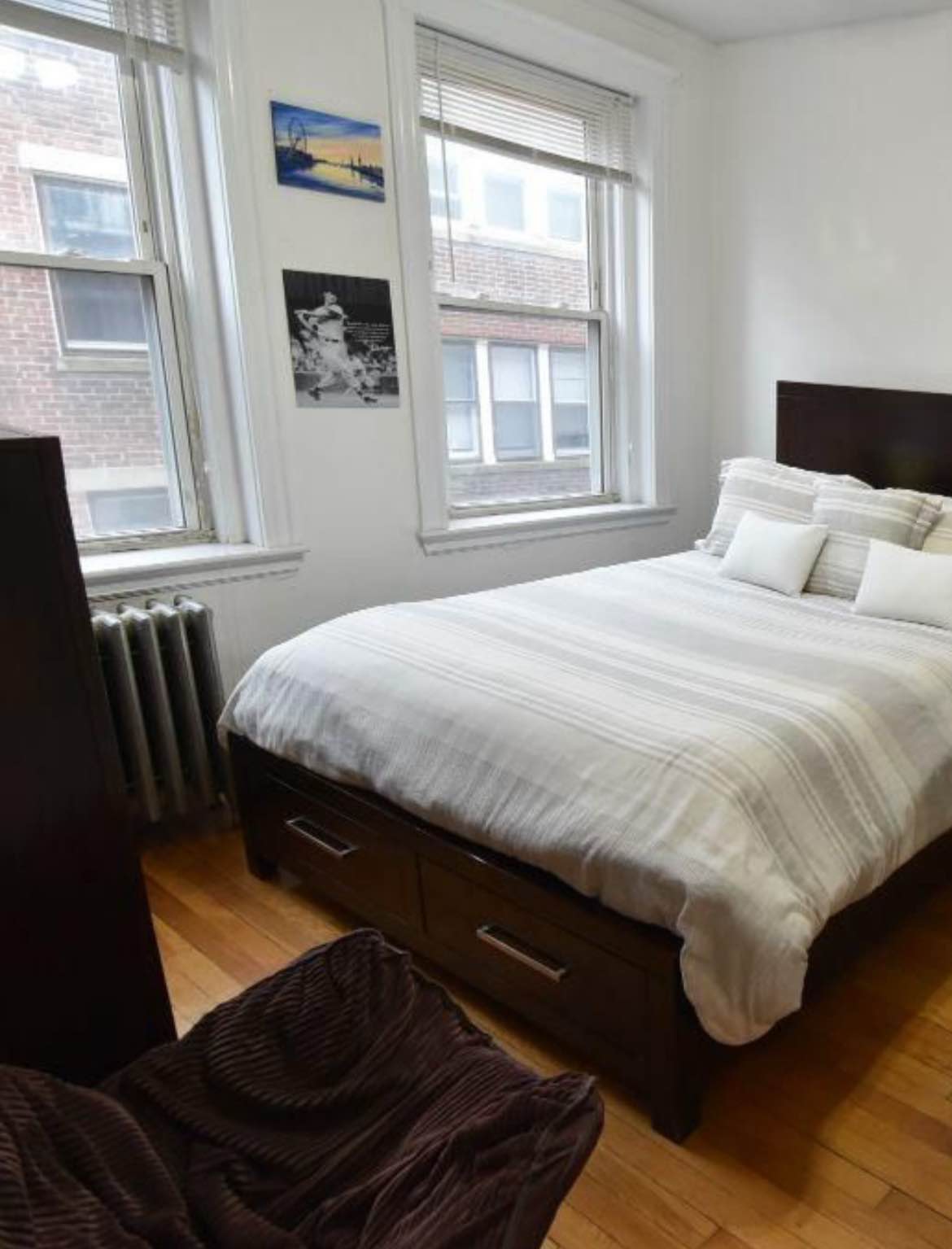 I'm offering a charming one-bedroom apartment, fully equipped with everything you need. If you'd like to learn more or arrange a viewing, please email me at Jeryrag@gmail.com. I'll get back to you quickly to answer any questions you may have.