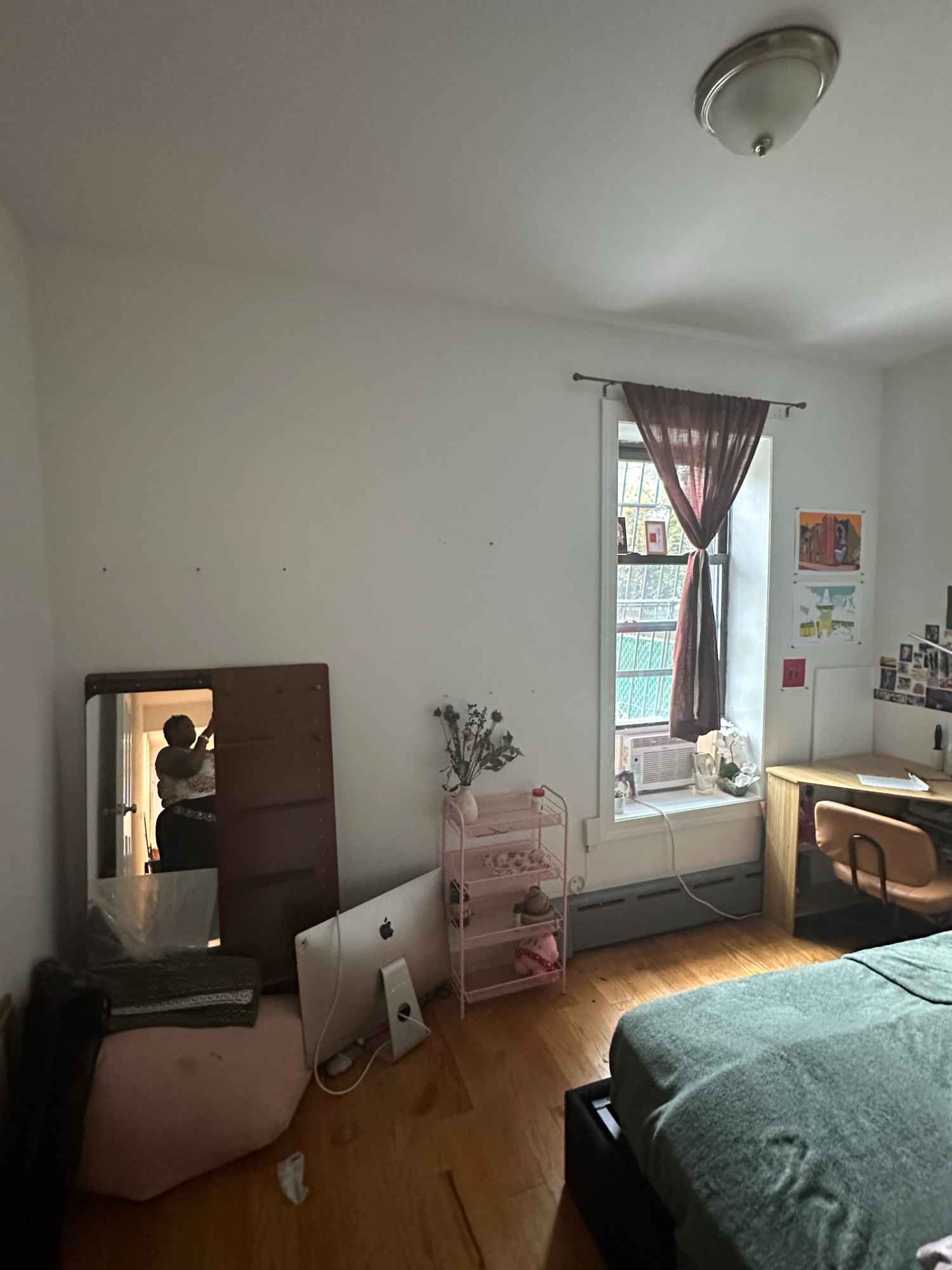 Awesome room available just steps from the Halsey L train! The apartment has laundry in the building and the room comes fully furnished with plenty of closet space.
Looking for someone clean, respectful, and friendly who will treat the space and my two roommates with respect. BIPOC Woman and fems in their early to mid-20s preferred.
$1350 plus utilities