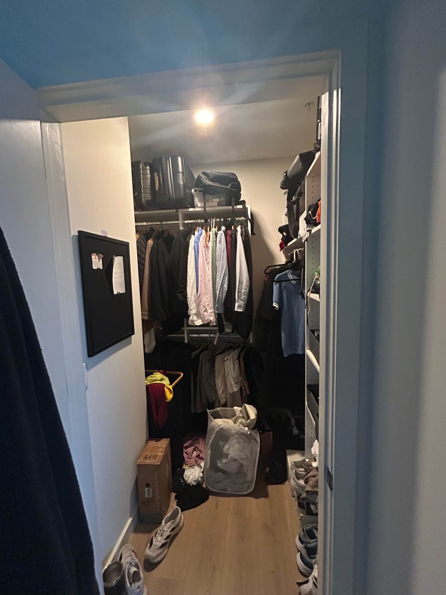 Private Bedroom with Walk-In Closet (Fully Furnished) – Available ASAP

Looking for someone to take over my lease in Jersey City at the Atlas building. You’ll have your own private bedroom, walk-in closet, and share a bathroom with just one other person.

Apartment details:
	•	Fully furnished bedroom (bed, desk, chair, etc.)
	•	Walk-in closet with tons of storage
	•	Modern 3 bed / 2 bath unit with floor-to-ceiling windows & amazing natural light
	•	Incredible Manhattan skyline views right from your room
	•	Balcony overlooking the marina
	•	Living with two chill male roommates (one is barely ever home)

Building amenities:
	•	Rooftop pool with panoramic views
	•	Gym
	•	Parking available out front for $60/month
	•	1 min walk to the Light Rail → 20 min commute to Manhattan

Available ASAP – Message me for more details or to schedule a viewing at 6463872298