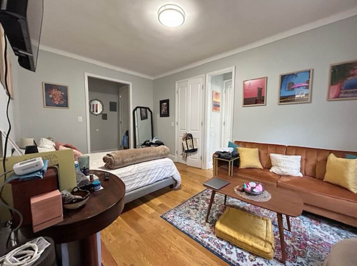 I’m looking for someone trustworthy to stay in my apartment while I’m away for 10 months and also look after my two well-trained cats. Don’t worry, I’ll cover all their food and expenses.

It’s a cozy, fully furnished 1-bedroom apartment with everything you need — kitchen stuff, WiFi, microwave, dishwasher, washer/dryer, and even a gym in the building. Rent already covers all bills (heat, gas, electricity).

The building has a nice little community too — everyone is friendly, there’s even a group chat for neighbors to help each other out.

Location is super convenient, right by major train lines (A,B,C,D,1,2,3,4,5,6) and close to shops, bars, and restaurants.

Send me a message if you are interested.
Email: walterwalkerson@hotmail.com
