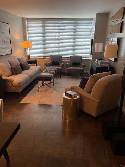 I'm offering a charming one-bedroom apartment, fully equipped with everything you need. If you'd like to learn more or arrange a viewing, please email me at Hablegord@gmail.com. I'll get back to you quickly to answer any questions you may have.