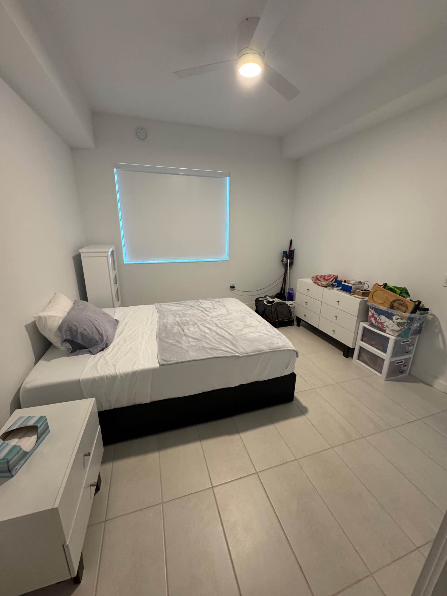 Luxury apartment building in Delray Beach. Minutes from the Ave and driving distance to FAU. Looking to fill a room in a 2/2 apartment. Roommate will have their own room and bathroom. I have a 3 year old Bernedoodle, must be okay living with a dog.