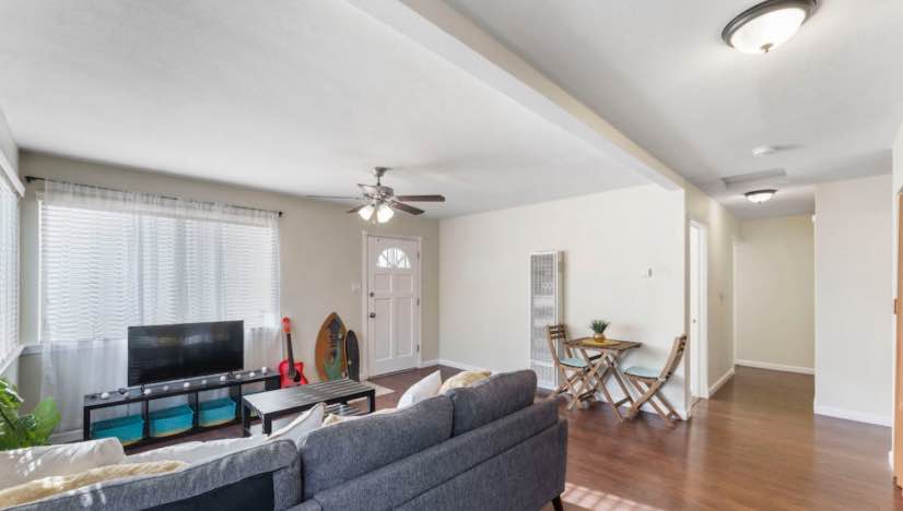 I am a student at USD looking for someone to take over my room.