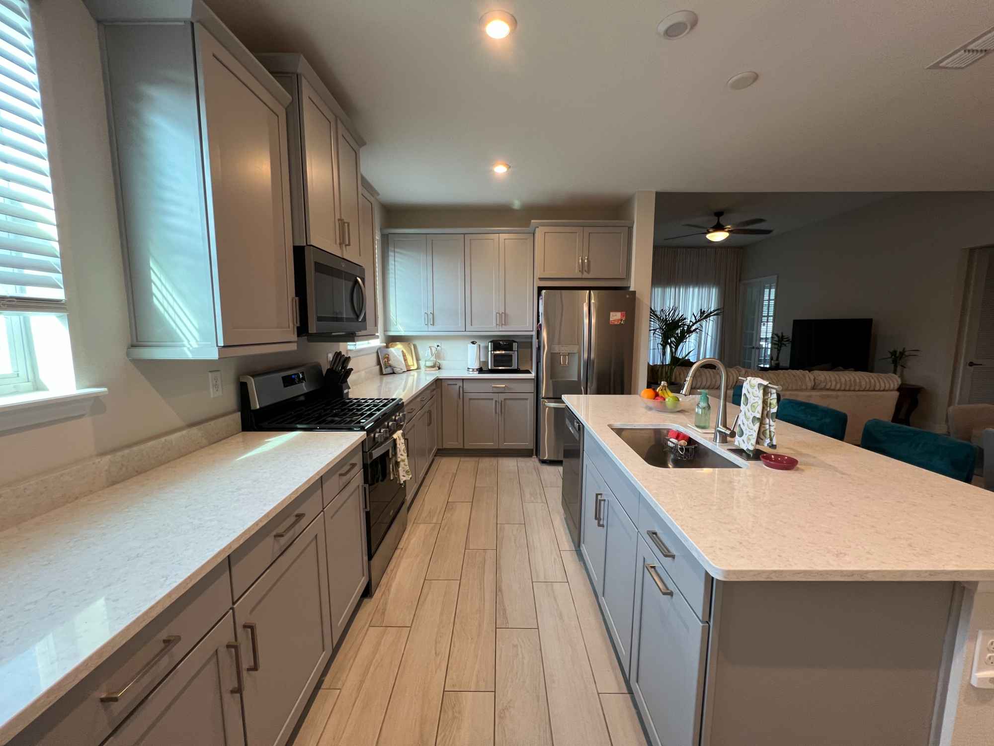 Seeking responsible, clean professionals to share a stunning, modern home. You will have a private bedroom in this spacious 3-bedroom + office, 2-bath house, which also features a relaxing screened-in lanai. This is a full smart home with smart locks, doorbell, floodlight, thermostat, and lights for your convenience and security. You'll also get full access to three amazing amenity centers, featuring multiple pools, a lazy river, and state-of-the-art gyms.

As an IT professional who works from home, I provide extremely reliable, high-speed WiFi. The property is beautifully landscaped with tropical palms, and all lawn care and sprinkler maintenance is included. I have one friendly 30lb Pomsky and two short-haired cats, so being a pet-friendly non-smoker is a must.