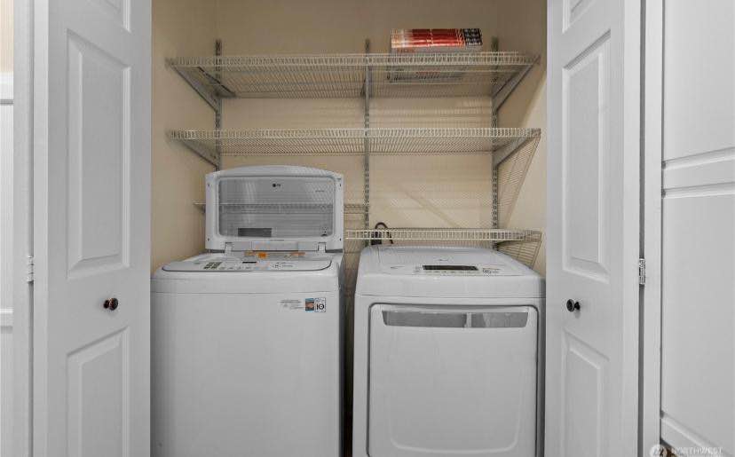 Private bedroom attached with bathroom available to move in asap 