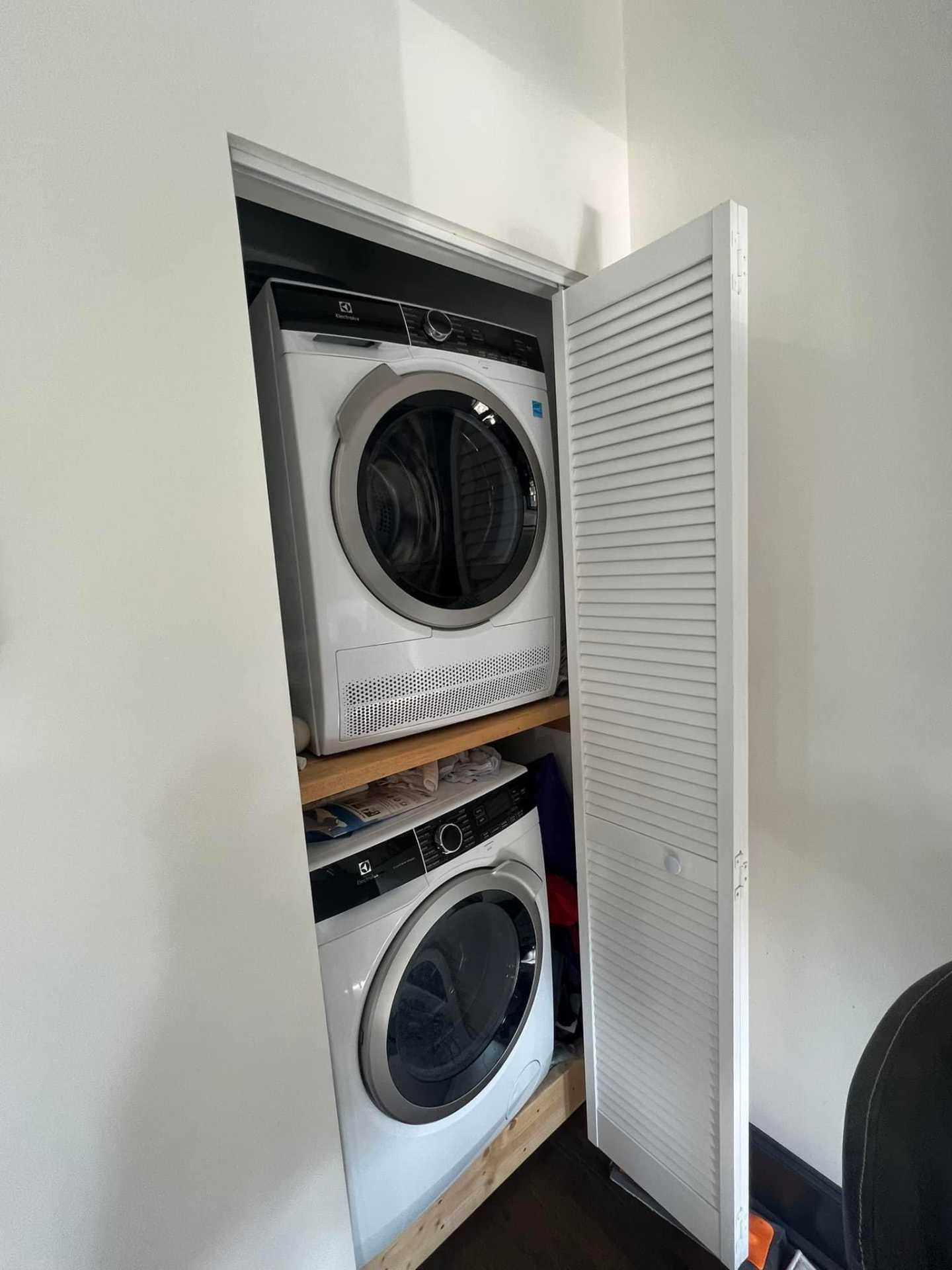 It located at the very prestigious corner of Cedar Springs and Akard in the epicenter of Dallas chic, and provide a vibrant exclusive lifestyle offering exquisite unique experiences. All the utilities is included For more enquiry or further information please contact huckleberrynice At gee mail for everything you need to know about the place..