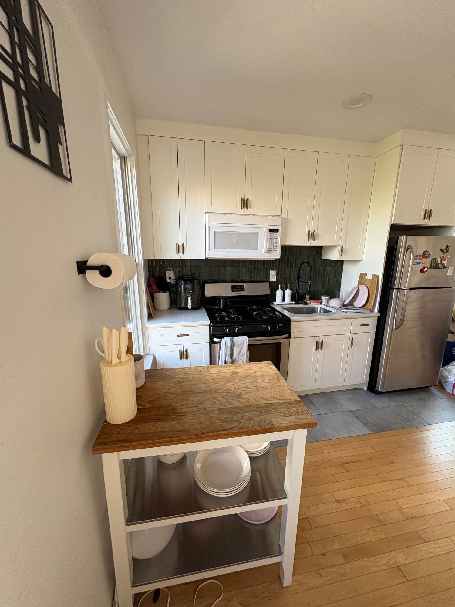 Amazing 2 bed furnished with lots of natural light. I work in fine dining in manhattan, hoping to find someone with a day job for optimal schedules.