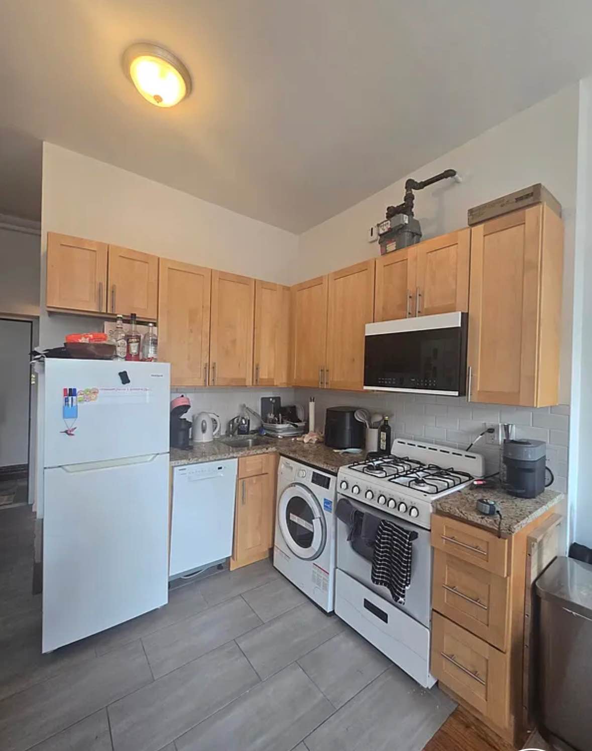 Hi, My apartment is available for rent. Utilities (Electricity, Gas, AC, Heat, WiFi) are included in the rent price.

The room is fully furnished, the apartment is in a great location only few blocks away from the train station and Hospitals. There are many stores, shops, restaurants, and supermarkets within walking distance away. Also, a laundry mat is in the building in the basement, open 24/7, and a couple of great pizza places, as well as nice restaurants- Chinese , Mexican and Japanese and the likes.

If you're looking for a friendly, clean, peaceful, spacious place in the city, I strongly recommend my apartment. 

Message me for more info and to  schedule a meet-up/viewing.