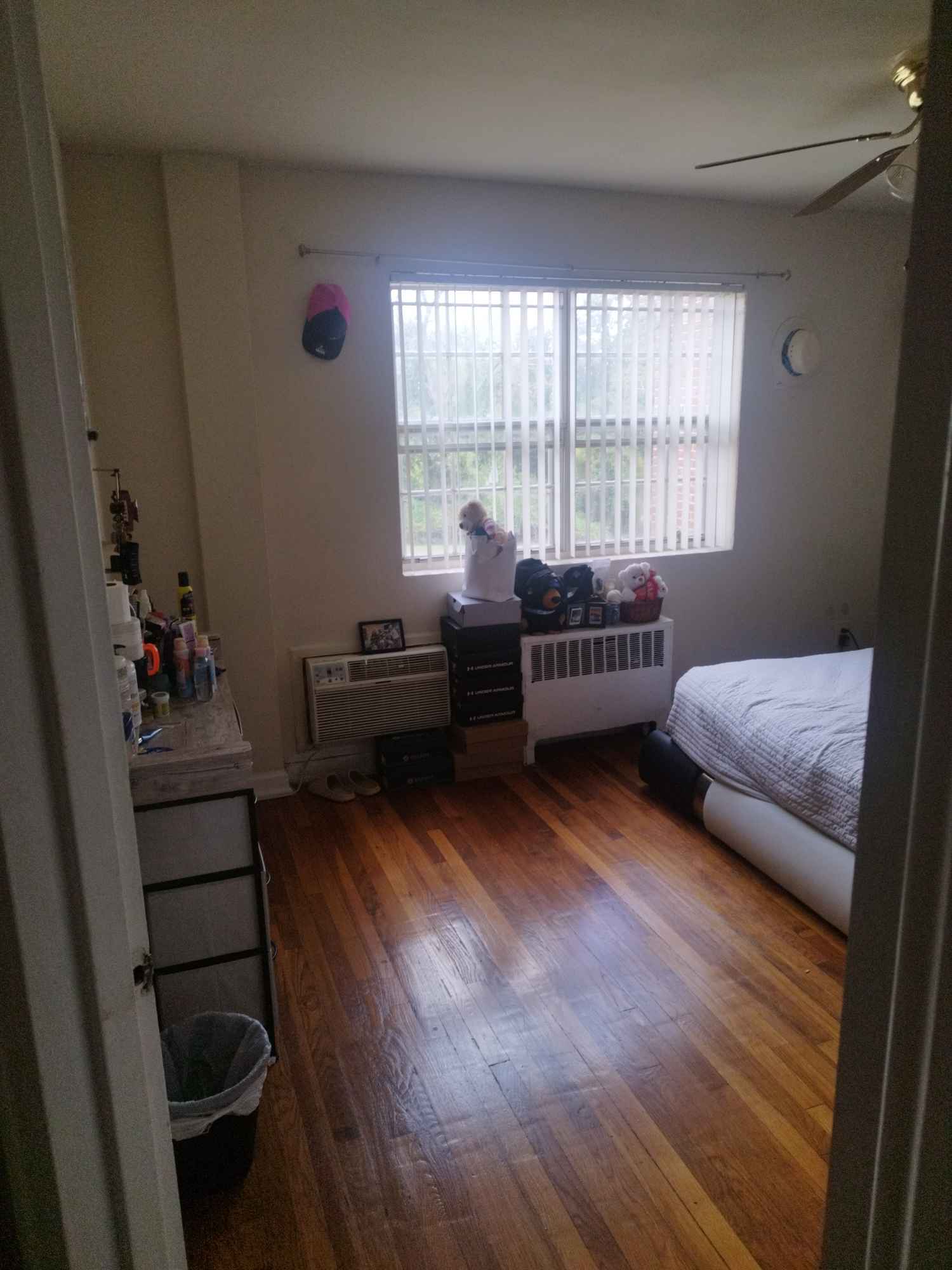 PLEASE CONTACT VIA WHATSAPP: +12405437122
EN: I am looking for someone who is responsible for paying the rent (WITHOUT FAIL), clean, and reliable.
1 bedroom and a shared kitchen and bathroom
ES: Busco una persona que sea responsable de realizar el pago de la renta (SIN FALTA), limpia y confiable.
Una habitación, cocina y baño compartidos.
POR FAVOR CONTACTAR VIA WHATSAPP: +12405437122