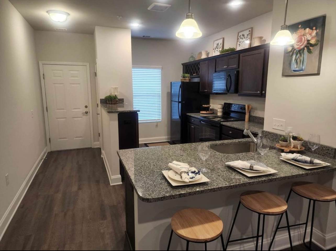 Christopher
323!!335!!2626!!!
Hey everyone 👋 I’m offering a spacious and private one bedroom apartment.WiFi, laundry are also included in the utilities, kindly drop your cell number for me to reach back to you for move in details or text me on 323!!335!!2626!!! for immediate approval 👍
Thank you☺️