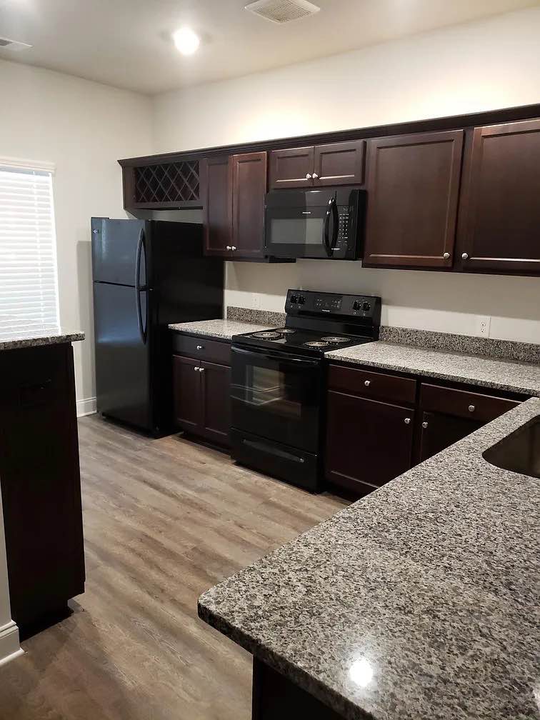 Christopher
323!!335!!2626!!!
Hey everyone 👋 I’m offering a spacious and private one bedroom apartment.WiFi, laundry are also included in the utilities, kindly drop your cell number for me to reach back to you for move in details or text me on 323!!335!!2626!!! for immediate approval 👍
Thank you☺️