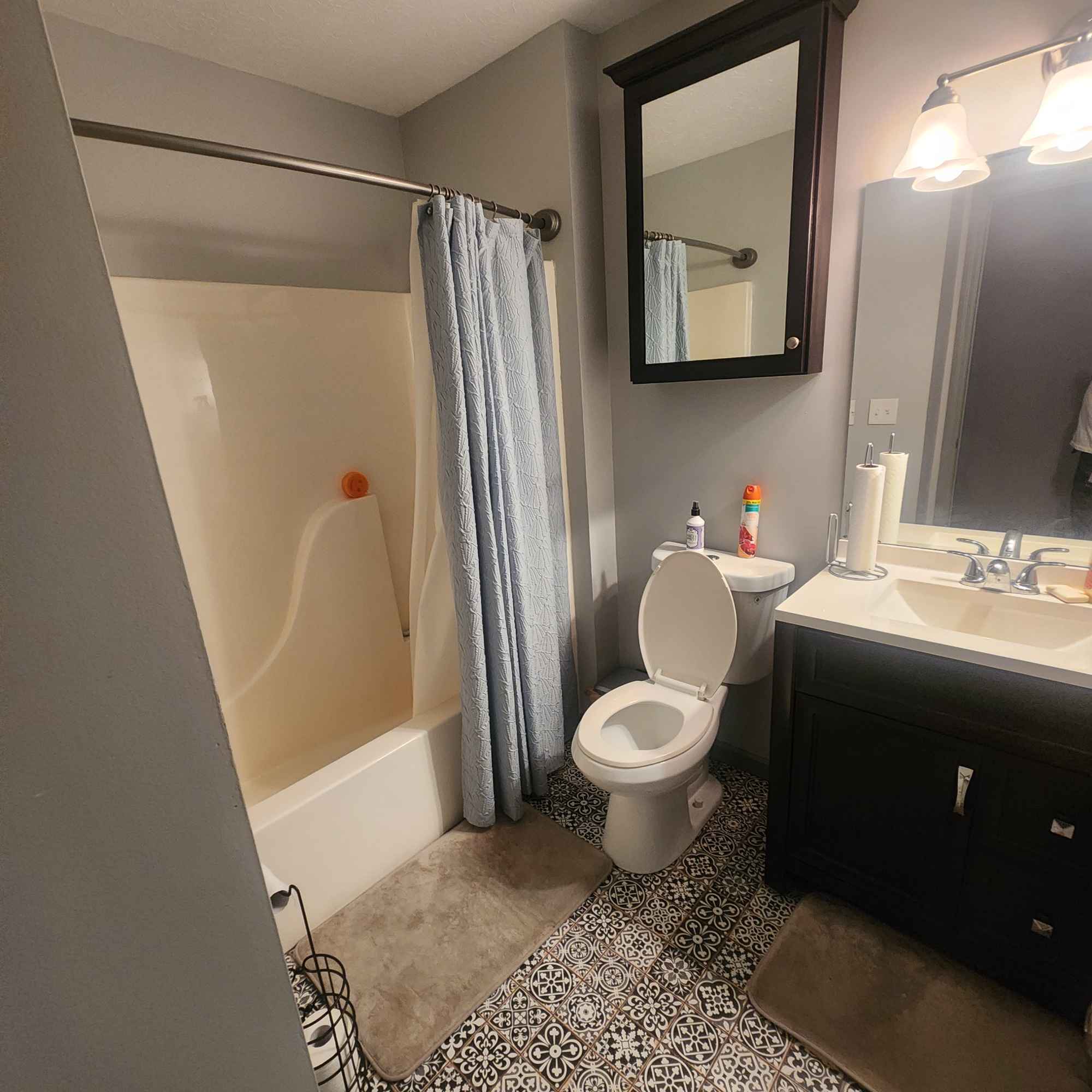 I am looking for a roommate. I have a room to rent in a 3 bdrm 2 bath home. I am professionally employed outside the home, sometimes working from home on Fridays. All utilities included in rent amount. The bathroom is not an ensuite but it very seldom used. Grocery and restaurants is less than 2 miles away.