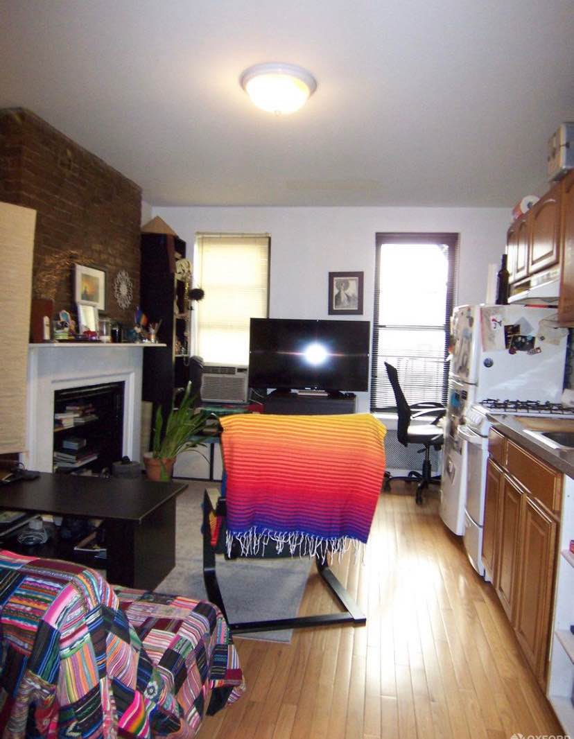 Available immediately: A charming and meticulously maintained one-bedroom apartment. This ideal unit is perfectly suited for a single professional or a couple. For inquiries or to arrange a viewing, please contact Rmnsonel@gmail.com