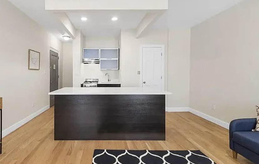 Spacious Renovated Studio on Upper East Side!
Location: Lexington Ave between 93rd and 94th St.
Subway: 6 Train @ 96th St.
Apartment Features
-Stainless Steel appliances
-Dishwasher
-Exposed Brick
-Decorative fireplace
-Lots of Storage Space
-Renovated Bathroom
-Tons or Natural Light
-Heat and Hot Water Included
-Laundry in Building
This apartment can be furnished or unfurnished**