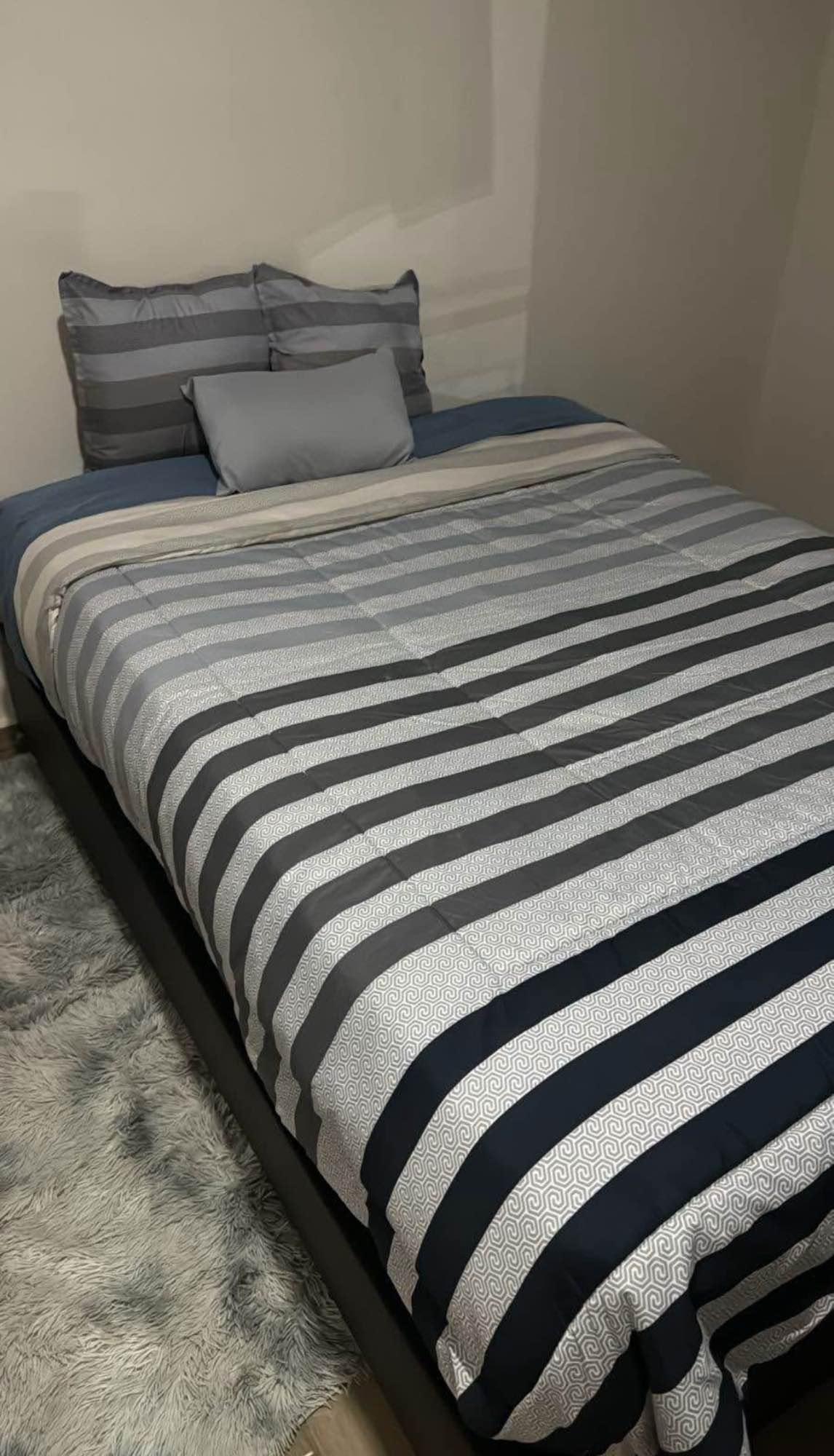 Hola, busco roomie limpio y profesional para compartir depa a 5 minutos de metro TOREO. 