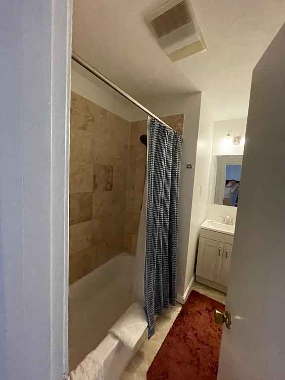 Spacious 1 Bedroom Apartment Available for Rent!

Features:
1 large bedroom

Contact Habulgord@gmail.com for:

- Viewing details
- Rental terms
- More information

Don't miss out! Schedule a viewing today!