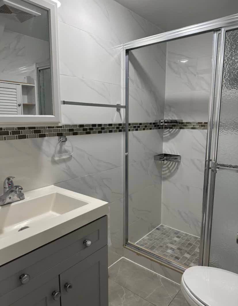 I have 3 bedroom is already furnished in a 3-bedroom apartment and it’s gorgeous! It’s got everything you need, 


If anyone is interested , nothing action just help each to get through this fire outbreak.
So if this sounds like an ideal fit for you, 
Hit me up
