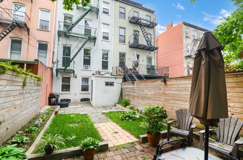 Welcome to your charming and well-lit STUDIO APARTMENT at 530 Monroe Street, #1B, nestled in the heart of the historic BedfordStuyvesant neighborhood in Brooklyn, NY. This beautifully quaint space is affordably priced and located on the ground floor of a recently renovated brownstone townhouse, exuding classic Brooklyn charm.