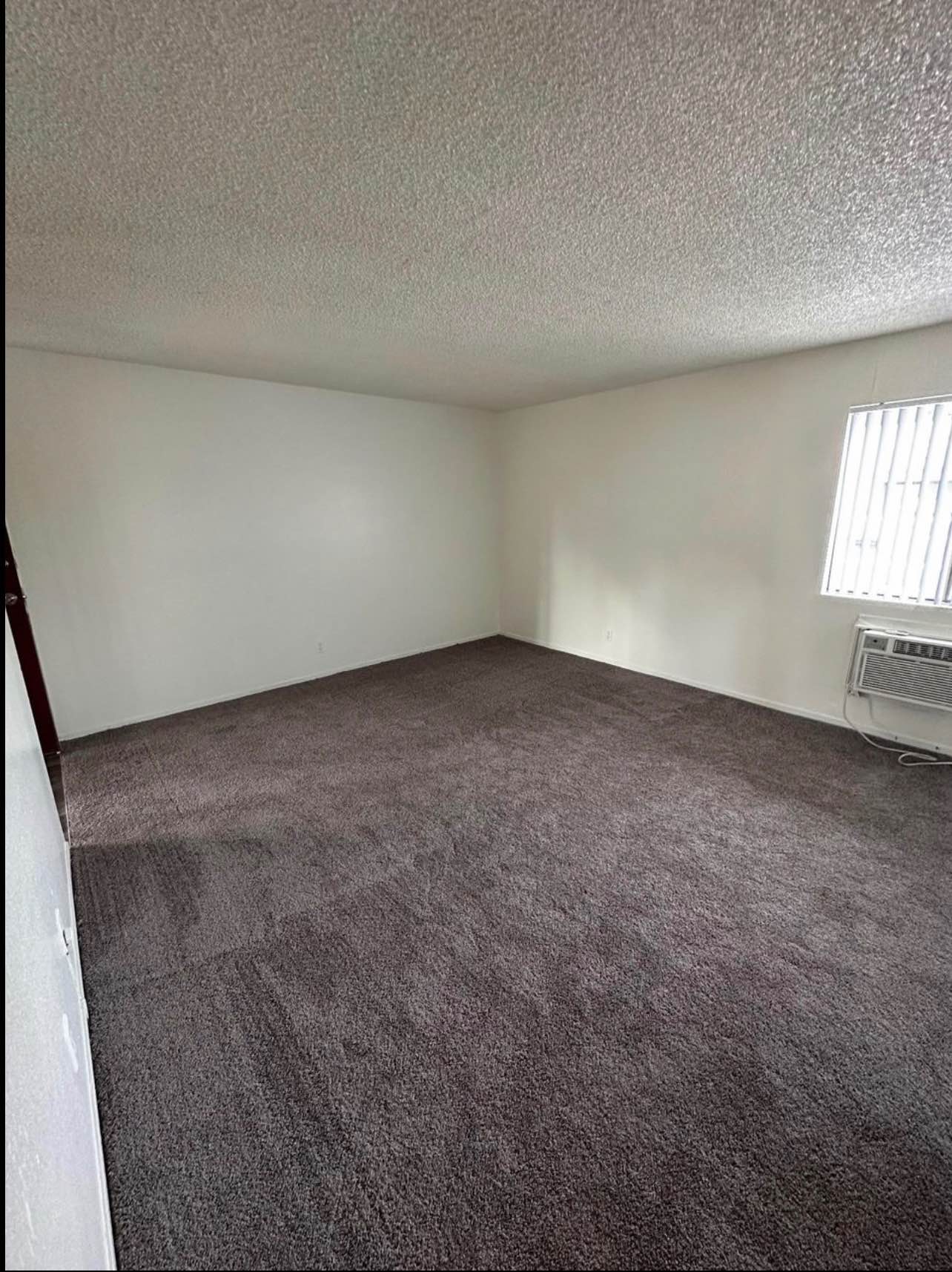 Kindly drop your contact or text me on +1 309-420-0730 for more information
I’m offering a private and spacious one bedroom apartment. It comes Unfurnished with all utilities included in the rent, It has its own private entrance and backyard , private bathroom and kitchen with a garage set aside for parking.