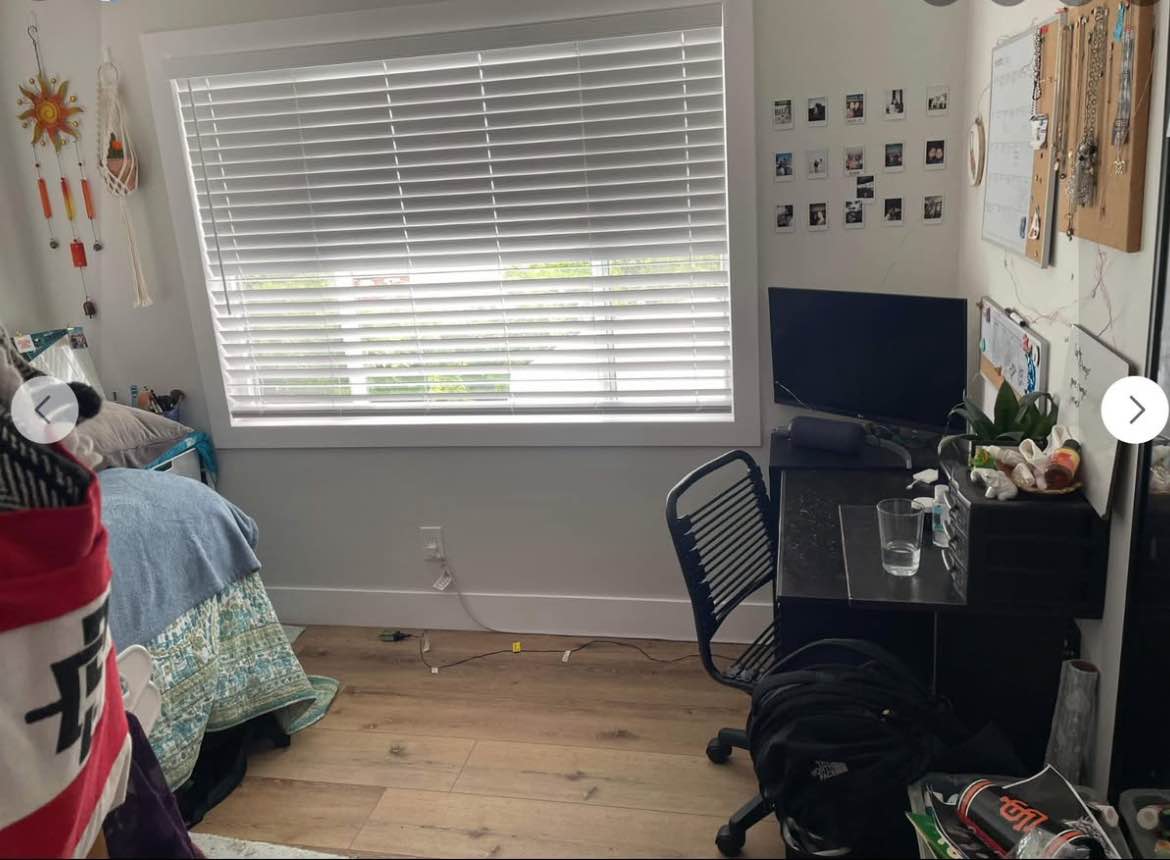 ⭐️Urgently Seeking a 4th Female to Move In!⭐️
💸RENT $962 +$50-$80 utilities (wifi included in rent)
🛋️FURNISHED HOUSE (unfurnished room)
🗓️Move In April 1st or earlier!
📋Lease Ends July 1st but you're able to re-sign as I am moving out
We have a 10’ x 8’5” bedroom available in our 4 bed 2 bath house in Lemon Grove on Massachusetts Ave between Central Ave and San Miguel Ave (approx 15 mins to SDSU).
We are looking for a female, preferably mid 20’s to mid 30’s, working professional or grad student. We like a quiet and clean household. There are 3 other girls that currently live here and this offer is for someone to take over the remainder of my lease starting April 1st (or earlier)-July 1st.
Rent is $962, +$50-$80 utilities. Wifi, water, and trash are all included!
There is a sweet 3 year old cat named Whiskey and we prefer he be the only pet, but open to discussion based if you have 1 other cat. There is a large parking area right in front for guests and tenants.
See pictures- and please don't hesitate to reach out! My IG is @catykennedy you can message here or there.