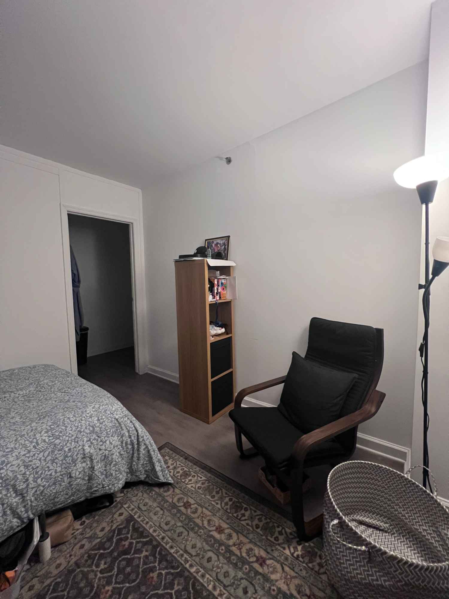 I’m subleasing a room (room #2 on the floor plan) in my 2-bedroom apartment at The Magellan (Midtown Manhattan) from October 30 to November 30 2024. It’s a great spot—right by Koreatown and just next to the Empire State Building.

The apartment comes with some awesome perks:

 • In-unit washer and dryer
 • Concierge and mailroom
 • Two elevators
 • Gym
 • Two balconies (including a rooftop balcony with an incredible view of the city and the Empire State Building)
 • Ping pong/table tennis area

You’ll be sharing a bathroom, and the space is available for short-term renters.

Management requires that we sign a sublease agreement between us and would like background information from you through a form.

If you’re interested or want more details, feel free to DM me for pictures or even a video tour!

Let me know if you have any questions!