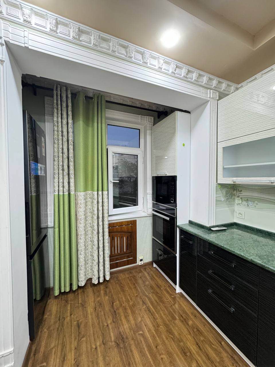 I have 2 bedroom is already furnished in a 2-bedroom apartment and it’s gorgeous! It’s got everything you need, including a queen bed and a dresser that can be used (I can empty it if you have your own bedroom furniture). You’ll have your own bathroom too. There’s a large kitchen, lounge room, and laundry with a washer and dryer.
If anyone is interested , nothing action just help each to get through this fire outbreak.
So if this sounds like an ideal fit for you